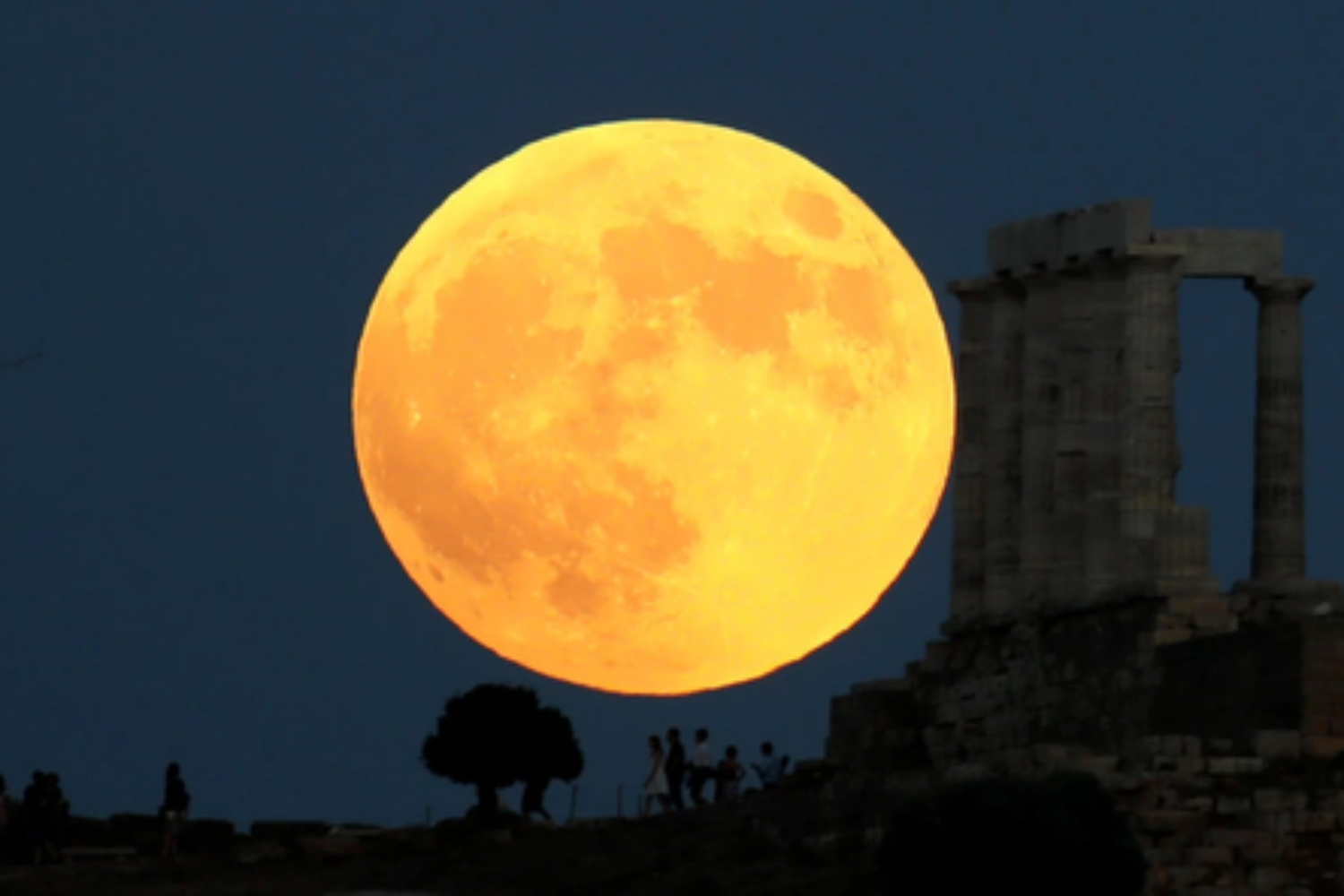 The blood moon of 2018 behind an Athens silhouette.